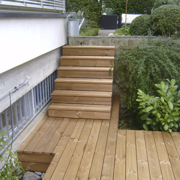 Sigg Holzbau Thayngen | Zimmerei Terrassenboden Treppe