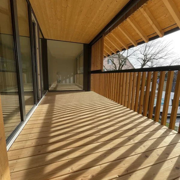 Sigg Holzbau | Holzbau Fenster, Bodenbelag Balkon