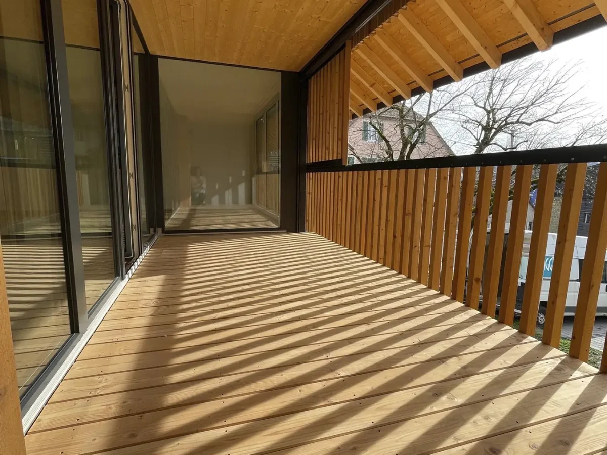 Sigg Holzbau | Holzbau Fenster, Bodenbelag Balkon