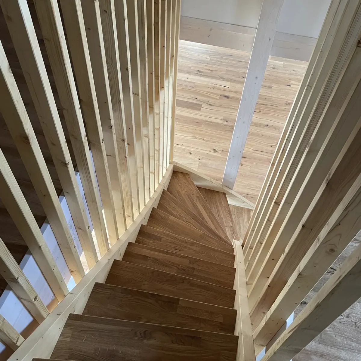 Sigg Holzbau | Schreinerei Treppe und Bodenbelag